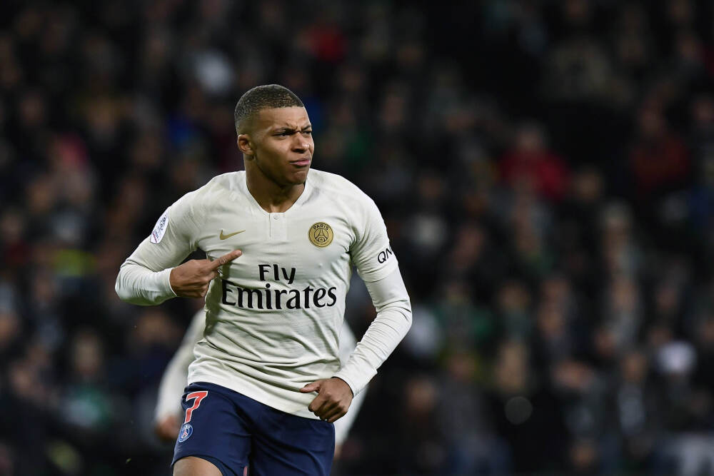 高效射手！马穆凯拉什维利上半场5中4&三分4中3 砍下11分4篮板